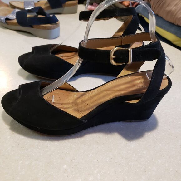 Clarks Flores Raye Black Suede Peek-Toe Wedges - Size 9.5M - Picture 4 of 8